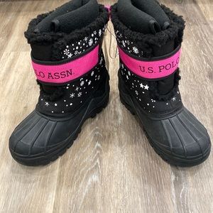NWT Girls size 1 US Polo Assn Black with white snowflakes lined snow boot